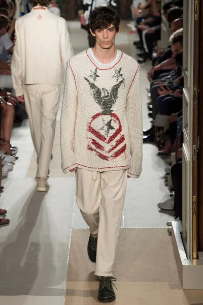 Look 24